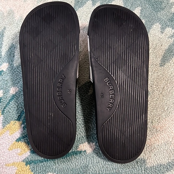 BurberryFurley Check Pool Slides - Picture 10 of 10